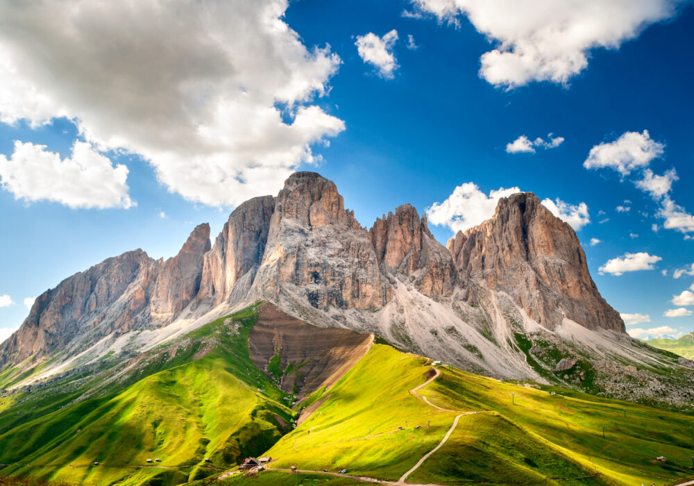 Venite a scoprire la magica bellezza del Sassolungo e del Sassopiatto!